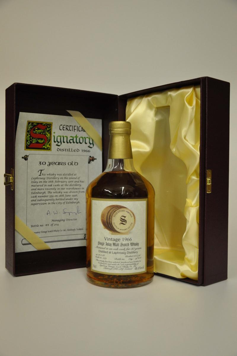 Laphroaig 1966-1996 - 30 Year Old - Signatory Vintage