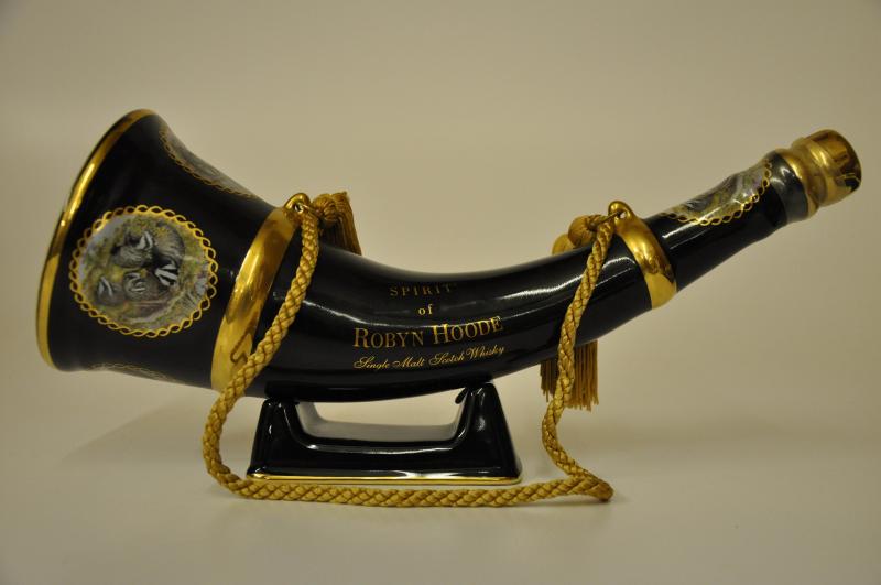 Robyn Hoode Ceramic Horn